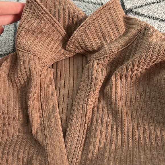 Hollister large baby tee - with a collar - Picture 4 of 4